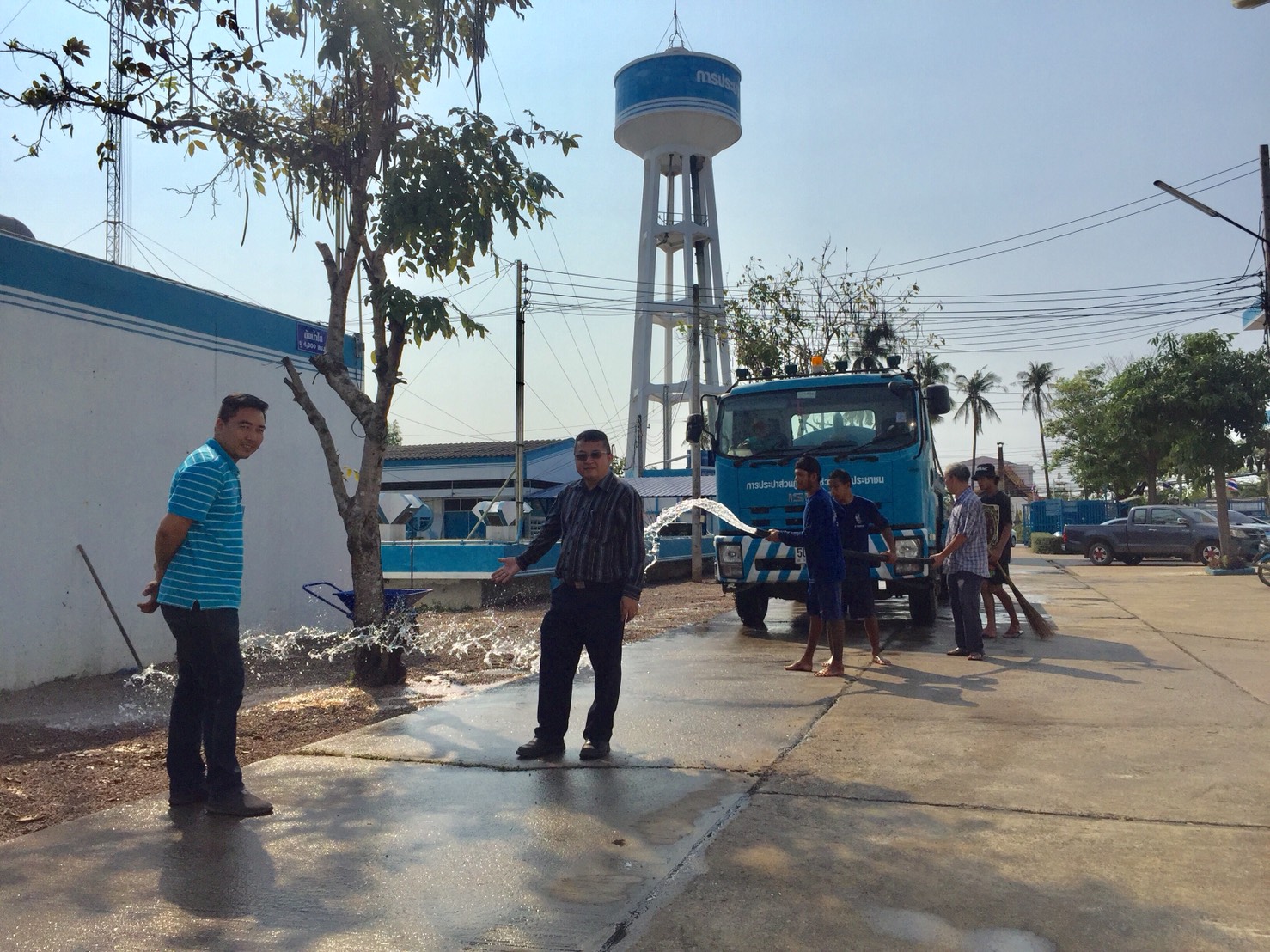 การประปาส่วนภูมิภาคสาขาสมุทรสงคราม ร่วมแรงร่วมใจปรับภูมิทัศน์เพื่อเตรียมการติดตั้ง  Drive Thru