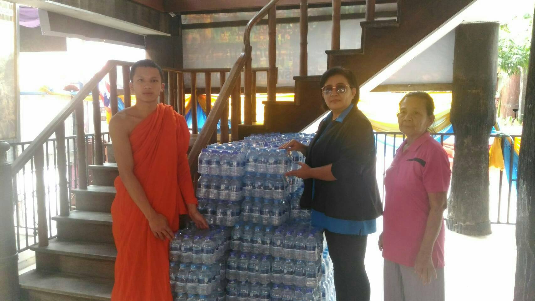 กปภ.สาขาชัยภูมิ ได้สนับสนุนน้ำดื่มบรรจุขวดตราสัญลักษณ์ กปภ. เนื่องในงานประจำปีบุญเดือนสี่ วัดไพรีพินาศ