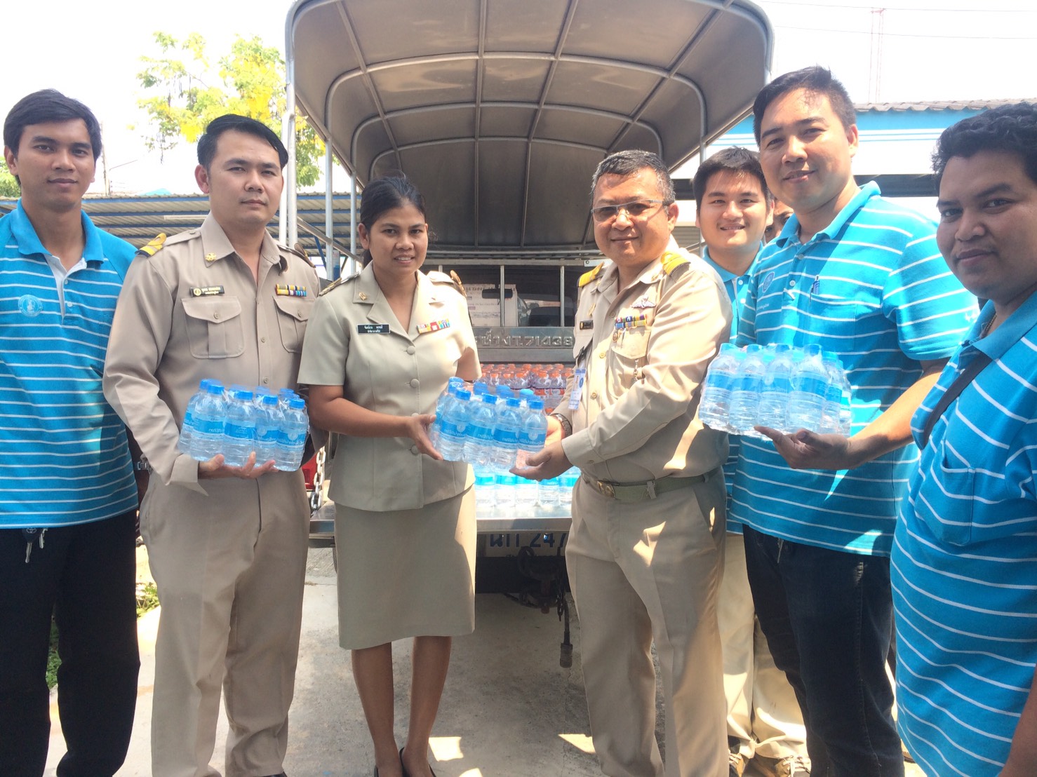 กปภ.สาขาสมุทรสงคราม มอบน้ำดื่มบรจจุขวด ให้กับสำนักงาน กศน.จังหวัดสมุทรสงคราม