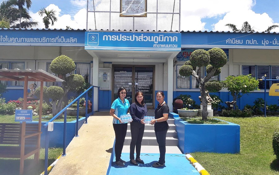 กปภ.สาขาพนมทวน มอบน้ำดื่มบรรจุขวด ตราสัญลักษณ์ กปภ. เพื่อใช้ในงานเพื่อให้บริการประชาชน ในงานวันถ่ายทอดเทคโนโลยี (Field Day)