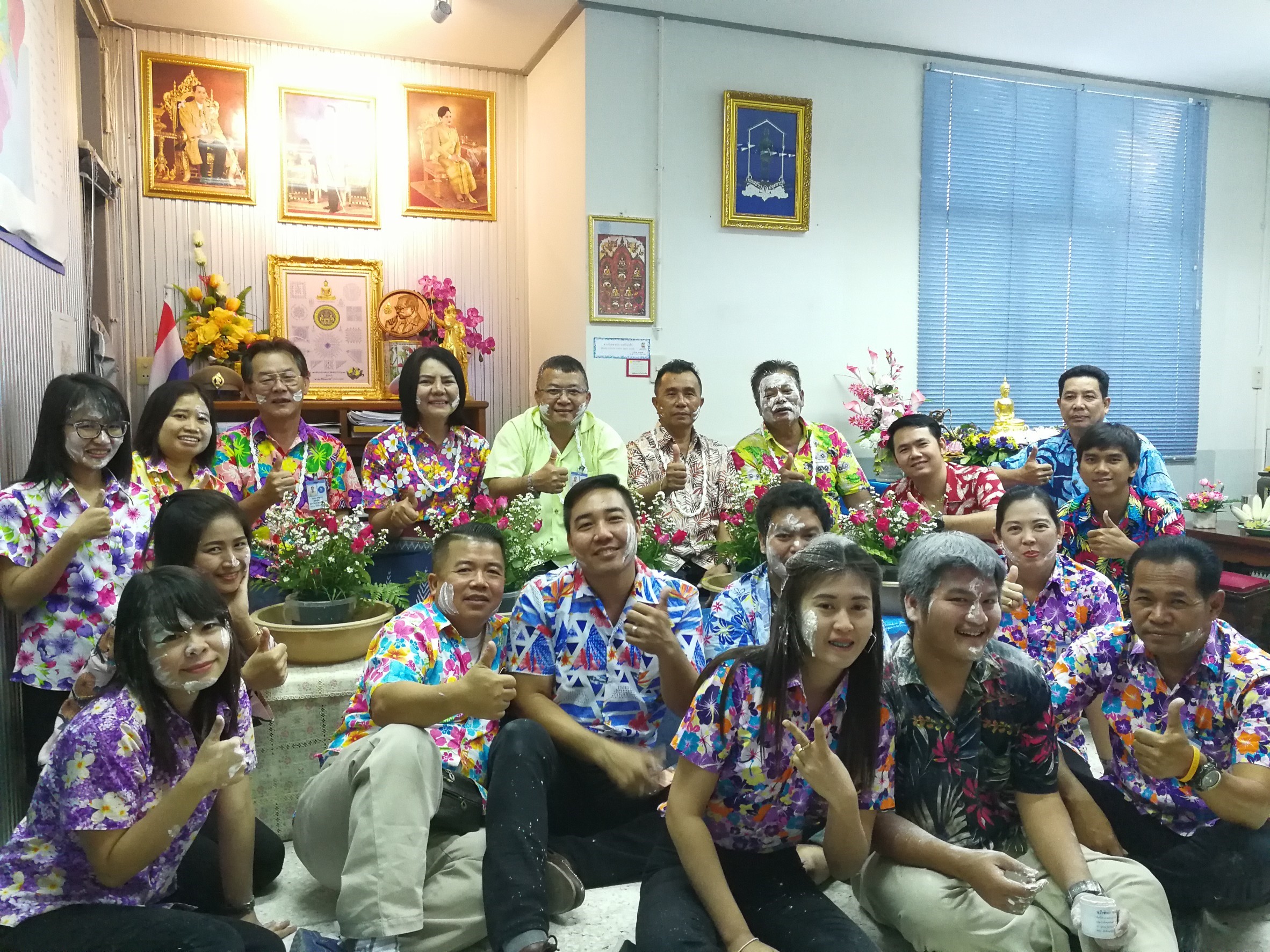 กปภ.สาขาสมุทรสงคราม จัดกิจกรรมรดน้ำขอพรผู้ใหญ่และสรงน้ำพระพุทธ