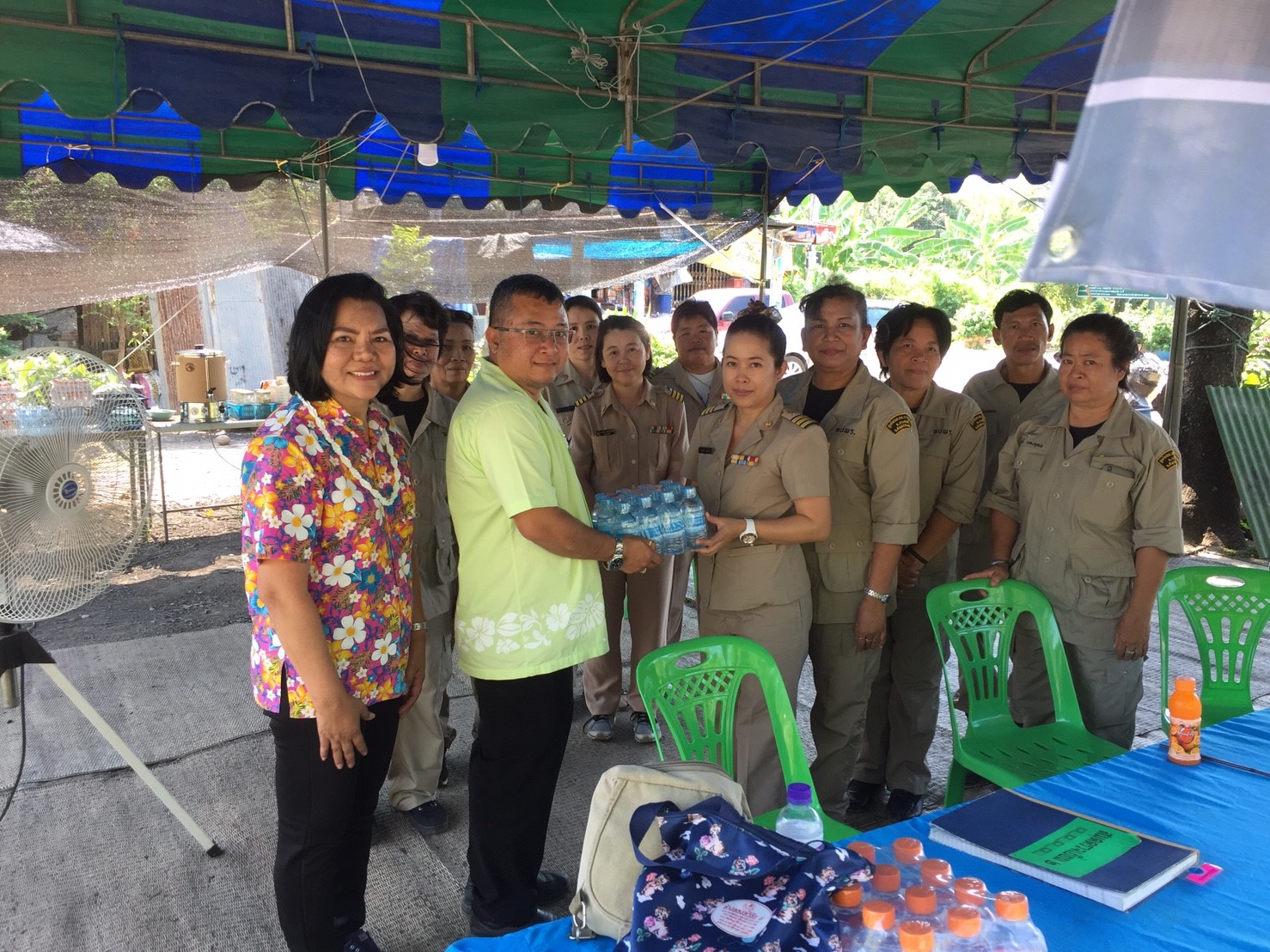 กปภ.สาขาสมุทรสงคราม ลงพื้นที่เพื่อเยี่ยมเยือนและติดตามการปฏิบัติการป้องกันและลดอุบัติเหตุทางบกและทางน้ำในช่วงเทศกาลสงกรานต์ ปี 2561