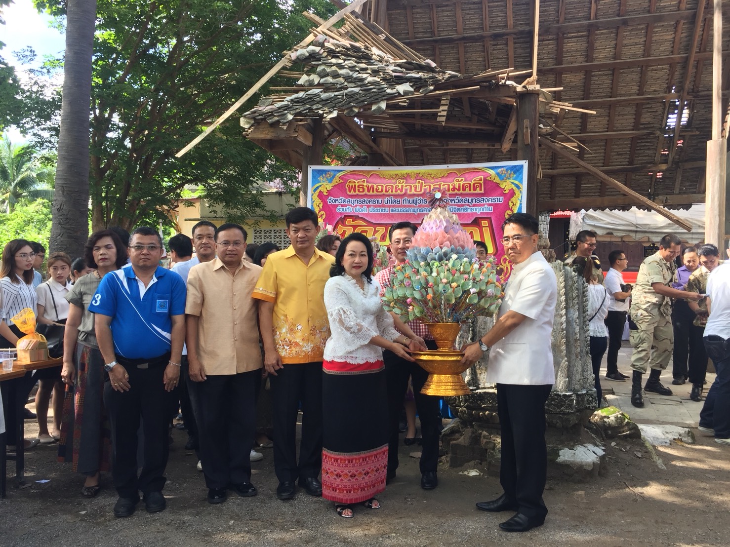กปภ.สาขาสมุทรสงคราม ร่วมพิธีทำบุญทอดผ้าป่าสามัคคีเพื่อบูรณะพระอุโบสถ ณ วัดบางใหญ่