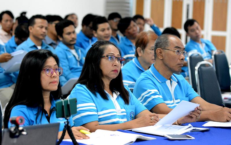 กปภ.สาขารังสิต (พ) ร่วมกับ 3 กปภ.สาขาในพื้นที่ จ.ปทุมธานี จัดอบรมโครงการ เพื่อนช่วยเพื่อน ให้ความรู้เรื่องการจัดประเภทผู้ใช้น้ำตามระเบียบ กปภ.ให้แก่พนักงานและตัวแทนอ่านมาตร
