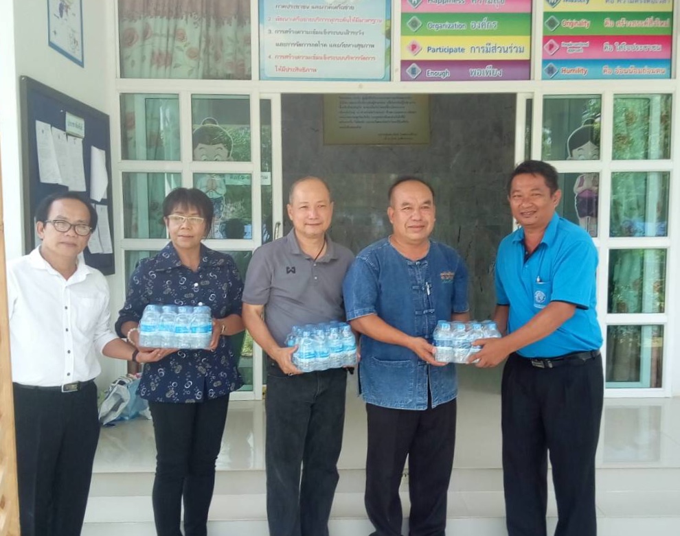 กปภ.สาขาสมเด็จ สนับสนุนน้ำดื่มบรรจุขวดตราสัญลักษณ์ กปภ. แก่หน่วยงานในท้องถิ่น