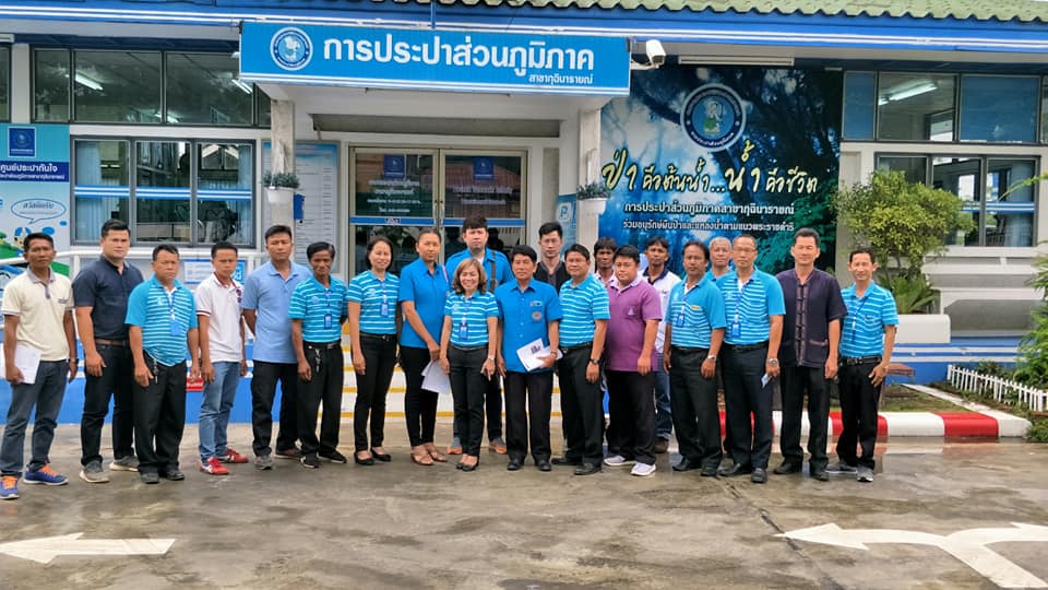 กปภ.เป็นปลื้ม อปท.ชมเชยการทำงานแบบบูรณาการเชิงรุก ร่วมแบ่งปันความรู้เรื่องระบบการผลิตน้ำประปา แก่องค์กรปกครองส่วนท้องถิ่นในพื้นที่ เพื่อพี่น้องประชาชนทั้งในเขตบริการ และนอกพื้นที่บริการได้เข้าถึงการบริการน้ำประปาที่ได้มาตรฐาน ในการนี้ มีการจัดทำข้อตกลงความร่วมมือ (MOU) การจัดการน้ำเพื่อการอุปโภคบริโภค ระหว่างเทศบาลตำบลจุมจัง, เทศบาลตำบลเหล่าใหญ่, อบต.แจนแลน และกปภ.สาขากุฉินารายณ์