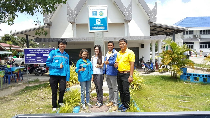 การประปาส่วนภูมิภาค เขต 5 โดยกปภ.สาขานาทวี และงานควบคุมคุณภาพน้ำ1 ร่วมกับกรมอนามัยเก็บน้ำตัวอย่างเพื่อตรวจสอบ