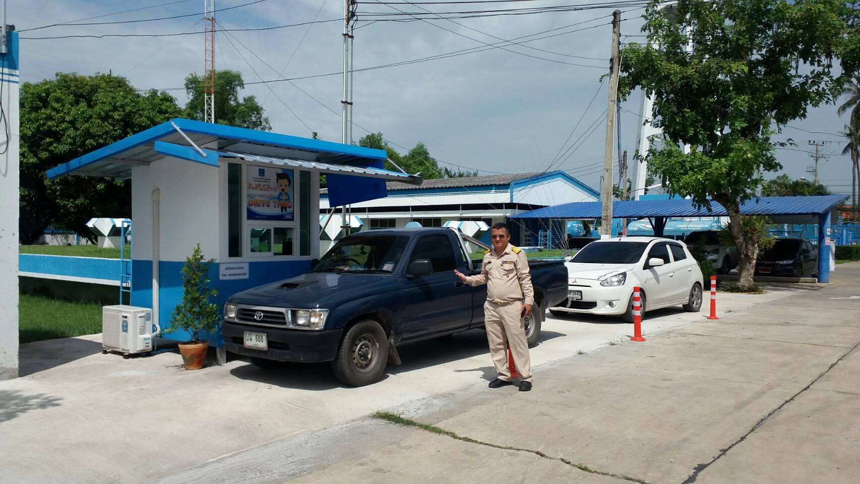 การประปาส่วนภูมิภาคสาขาสมุทรสงคราม  ให้บริการชำระค่าน้ำประปาช่องทางด่วน โดยไม่ต้องลงจากรถ