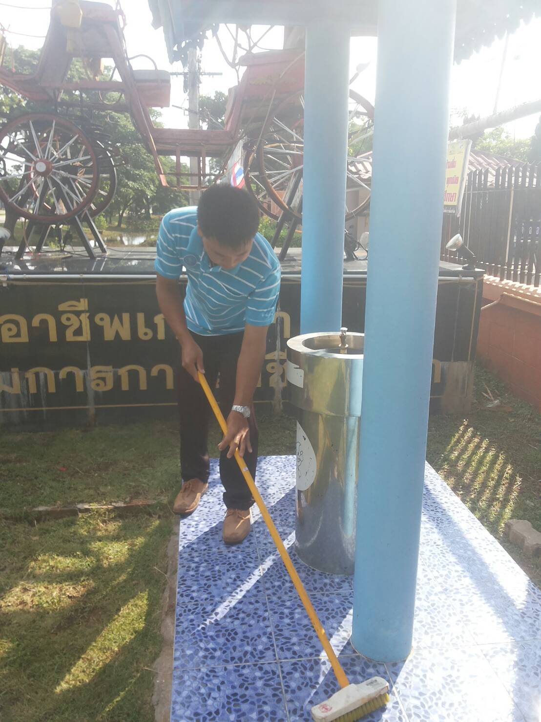กปภ.สาขาเกาะคา ทำการล้างแท่นน้ำดื่ม ประจำเดือน พฤษภาคม 2561