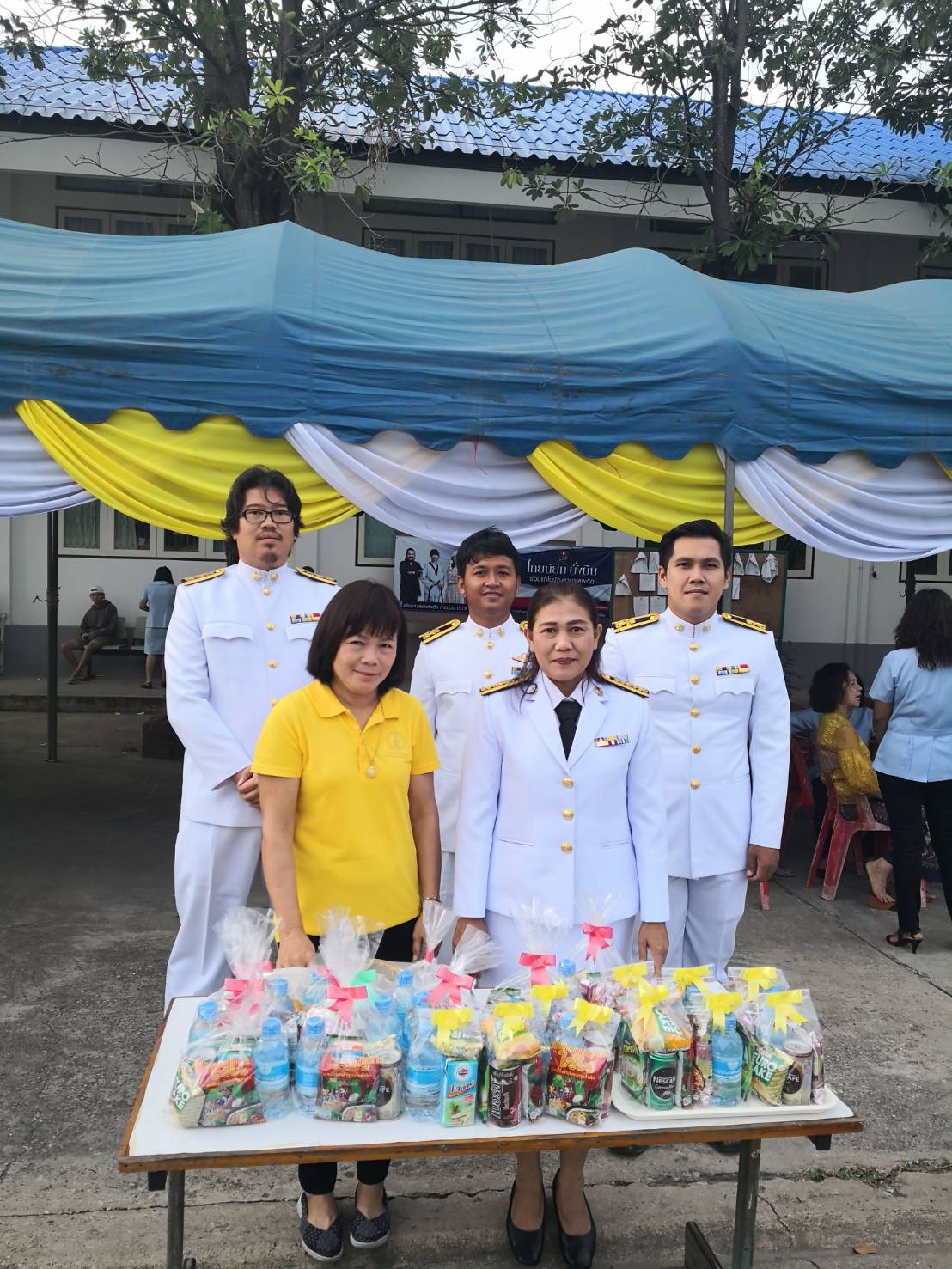 กปภ.สาขาพนมทวน ร่วมพิธีทำบุญตักบาตร และถวายพระพรชัยมงคล เนื่องในวันเฉลิมพระชนมพรรษา 66 พรรษา 28 กรกฎาคม 2561