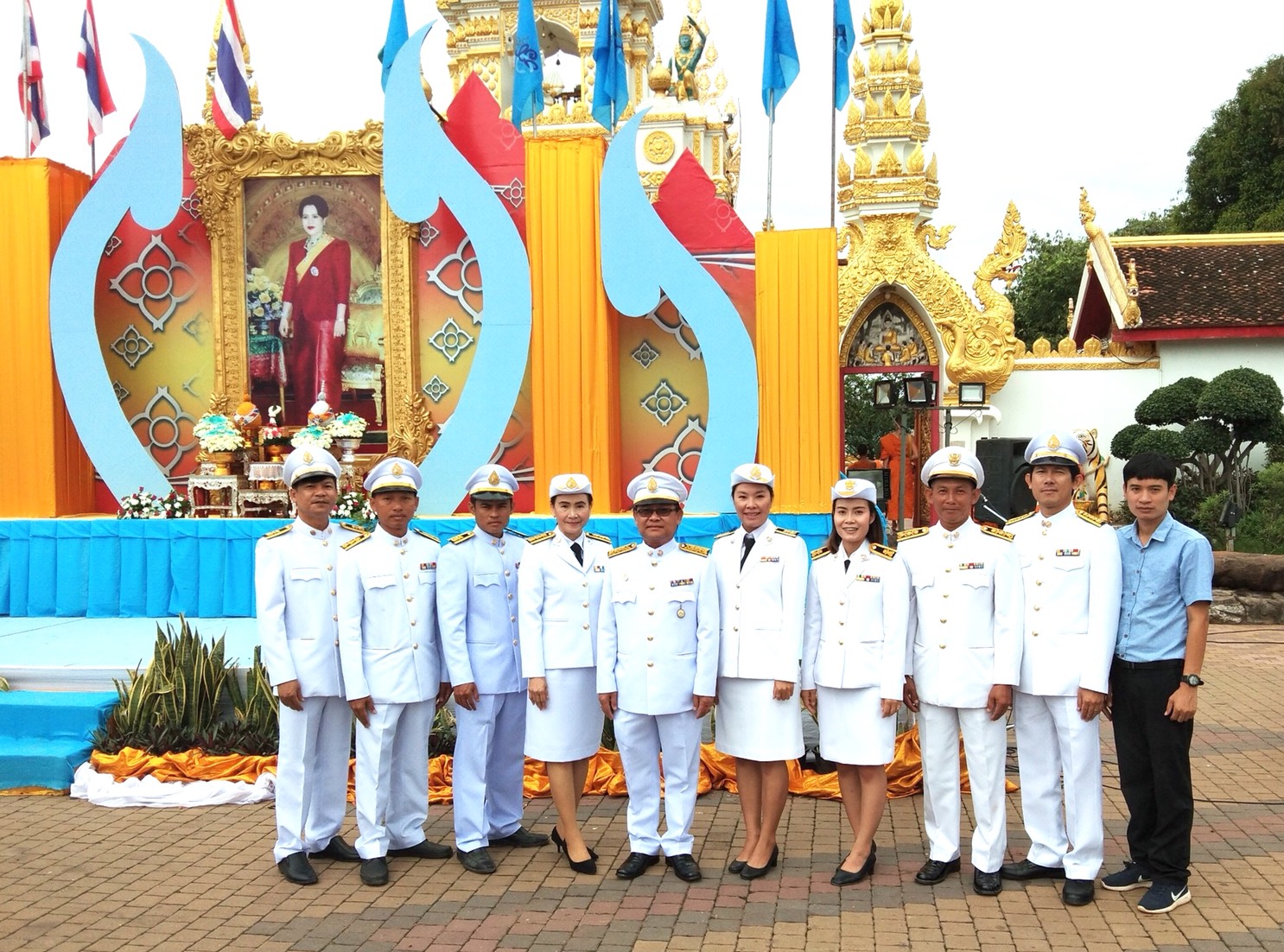 กปภ.สาขาธาตุพนมร่วมทำบุญตักบาตร ลงนามถวายพระพรชัยมงคลสมเด็จพระนางเจ้าสิริกิติ์ พระบรมราชินีนาถ ในราชกาลที่ ๙ เนื่องในโอกาสวันเฉลิมพระชนมพรรษา ๘๖ พรรษา ๑๒ สิงหาคม ๒๕๖๑ ณ ลานหน้าวัดพระธาตุพนมวรมหาวิหาร