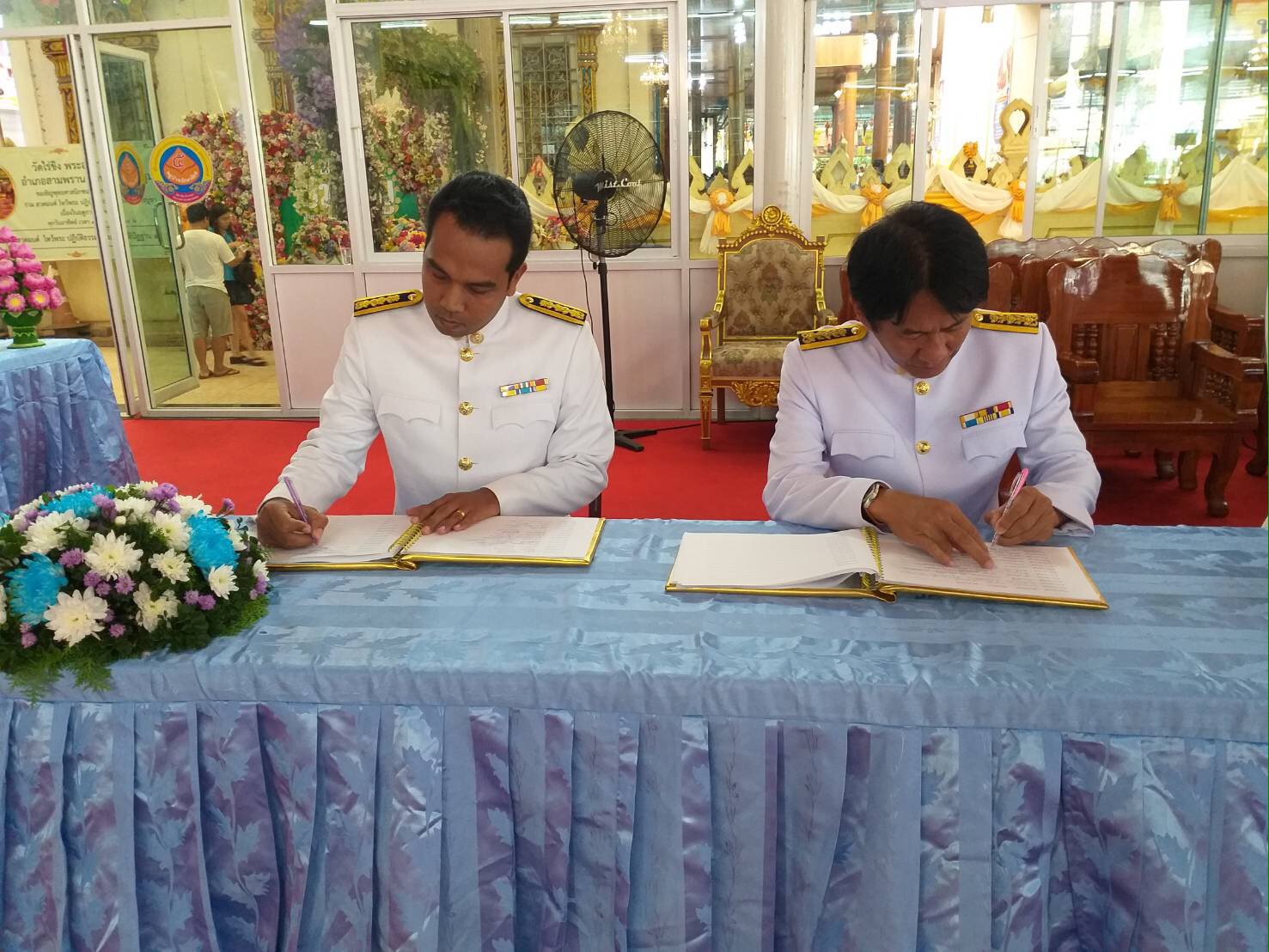 กปภ.สาขาสามพราน เข้าร่วมพิธีลงนามถวายพระพรชัยมงคลเนื่องในวันเฉลิมพระชนมพรรษา 86 พรรษา ของสมเด็จราชินี ในรัชกาลที่ 9 และวันแม่แห่งชาติ ณ วัดไร่ขิงพระอารามหลวง