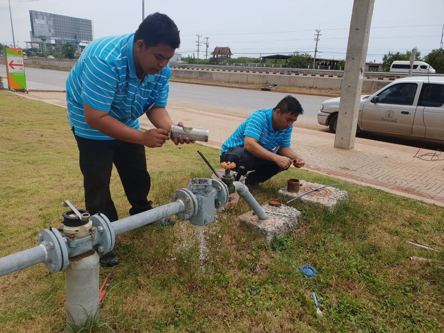 กปภ.สาขาสมุทรสงคราม ลงพื้นที่ตรวจสอบและล้างมาตรผู้ใช้น้ำรายใหญ่ ตามแผนปฏิบัติการลดน้ำสูญเสีย ประจำปี 2561