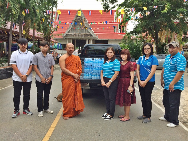 กปภ.สาขาพนมทวน มอบน้ำดื่มบรรจุขวด ตราสัญลักษณ์ กปภ.เพื่อใช้ในโครงการ "โครงการปรองดองสมานฉันท์ หมู่บ้านรักษาศีล ๕"