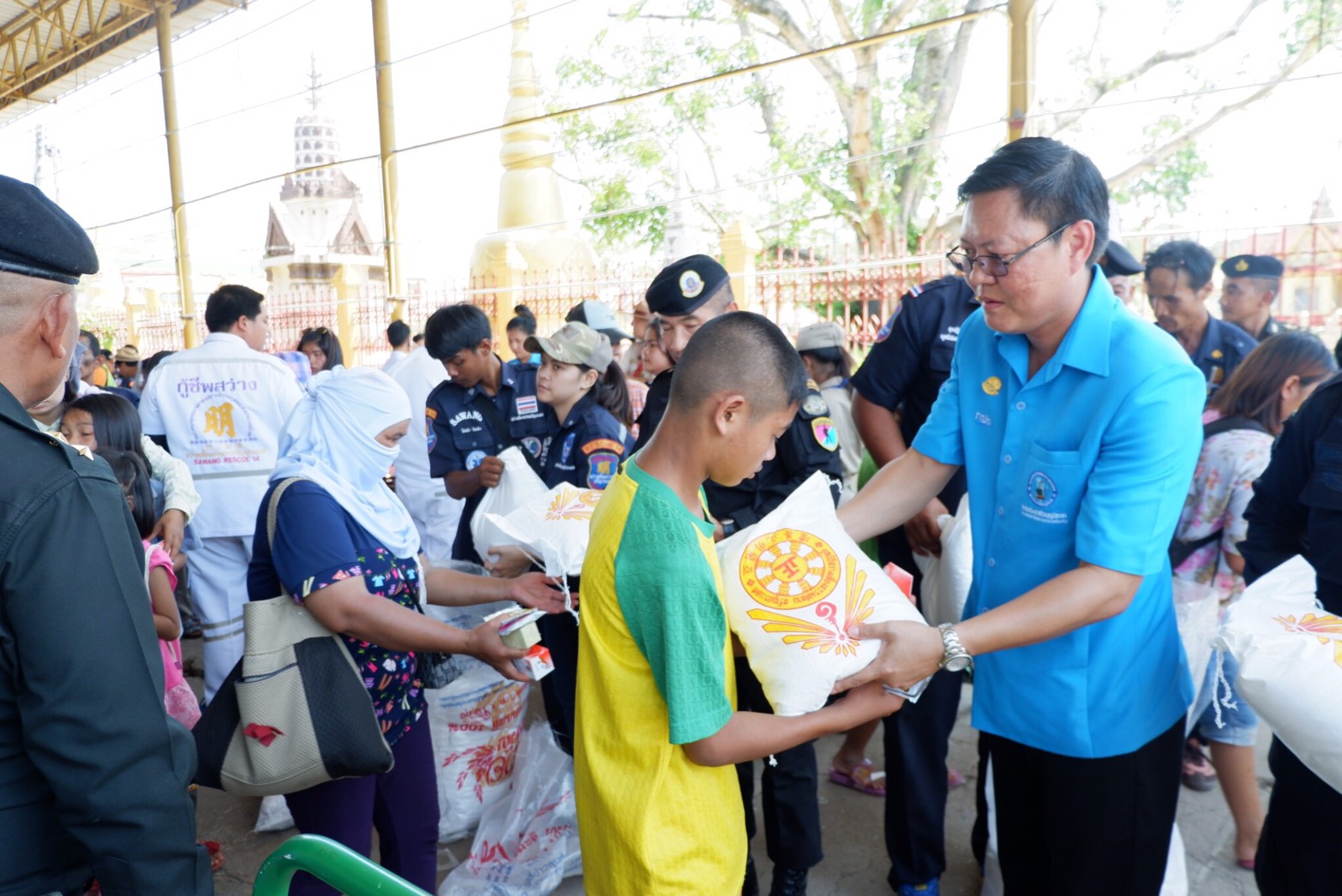การประปาสว่นภูมิภาค(กปภ.)สาขาอรัญประเทศ เข้าร่วมงานประเพณีทิ้งกระจาด โรงเจ อรัญประเทศประจำปี 2561