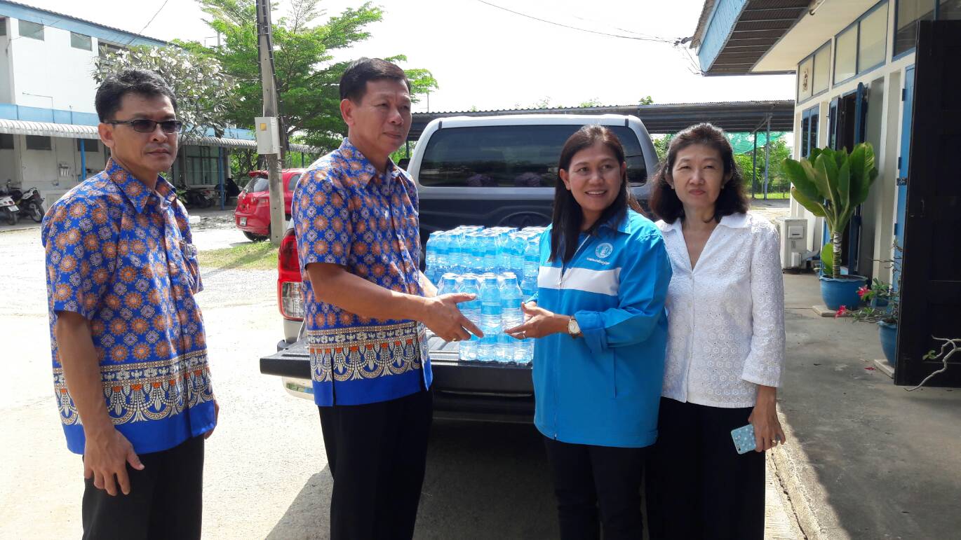 กปภ.สาขาอู่ทอง มอบน้ำดื่มตราสัญลักษณ์กปภ. ให้กับสำนักงานทรัพยากรธรรมชาติและสิ่งแวดล้อมจังหวัดสุพรรณบุรี