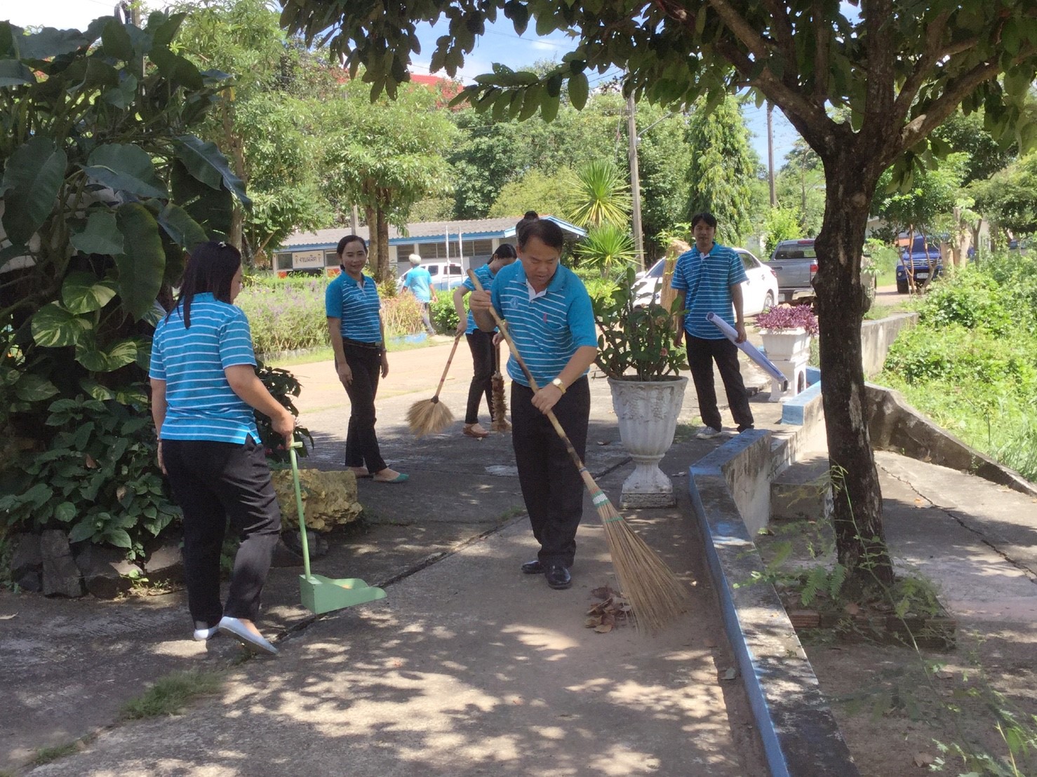 กปภ.สาขาเดชอุดม ร่วมกันจัดกิจกรรม 5 ส. เพื่อปรับปรุงทัศนีภาพรอบสำนักงาน