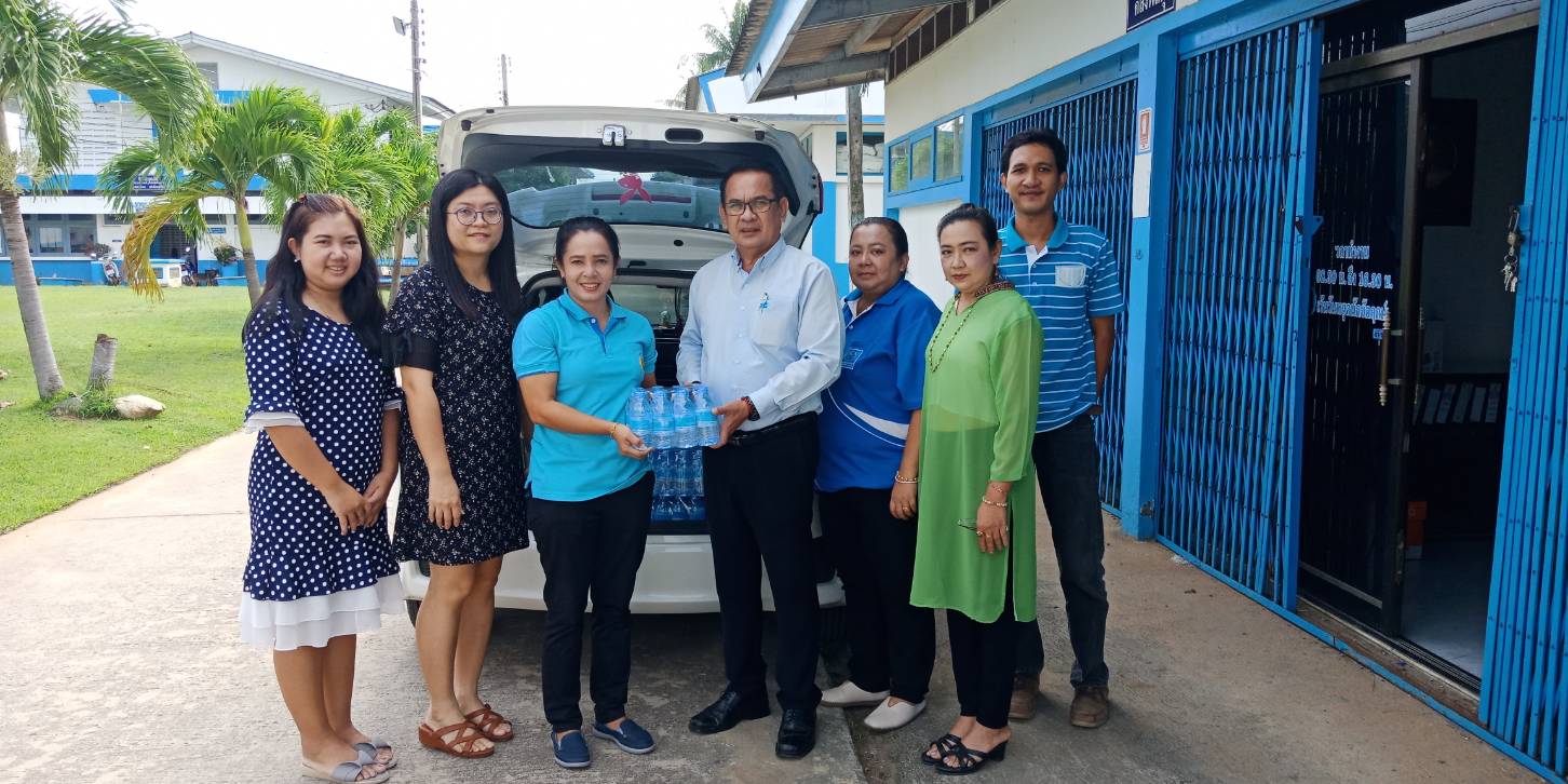 การประปาส่วนภูมิภาคสาขาปราณบุรี มอบน้ำดื่มตราสัญญาลักษณ์ ตามโครงการ CSR ให้กับอำเภอปราณบุรี ใช้ในกิจกรรม โครงการจิตอาสา "เราทำความดี ด้วยหัวใจ"
