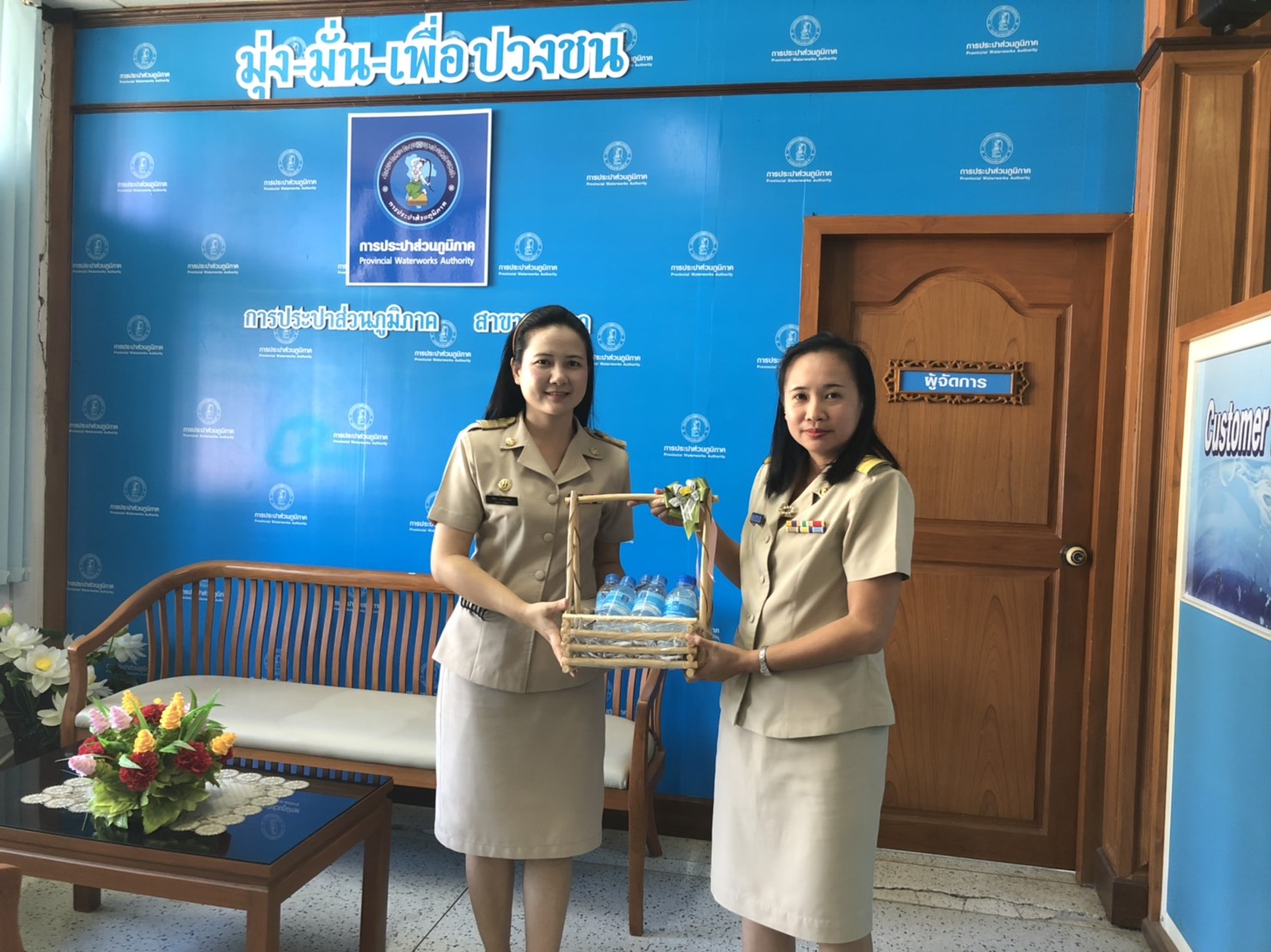 กปภ.สาขาเกาะคา มอบน้ำดื่มให้แก่ สำนักงานเทศบาลตำบลลำปางหลวง
