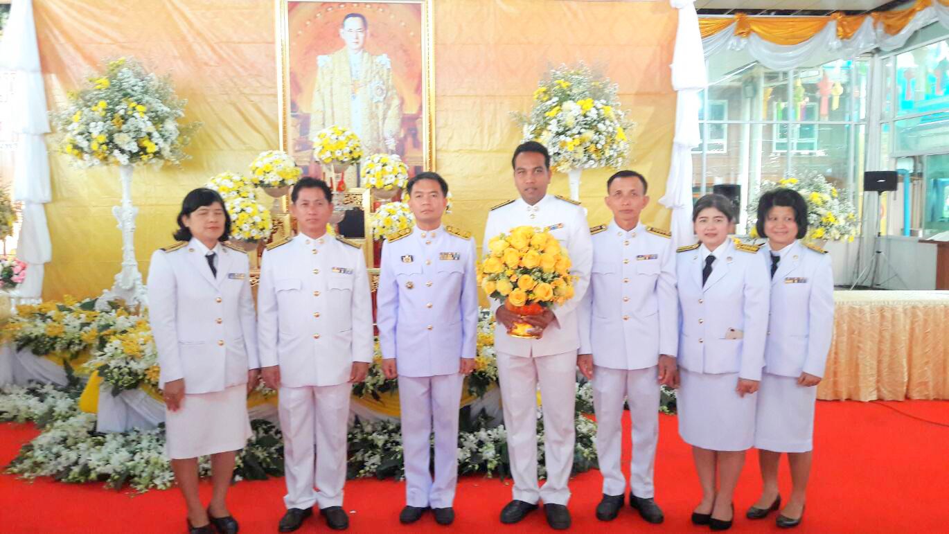 กปภ.สาขาสามพราน ร่วมพิธีถวายพานพุ่มดอกไม้ราชสักการะ ถวายราชสดุดี และถวายบังคม เนื่องในวันคล้ายวันเฉลิมพระชนมพรรษาพระบาทสมเด็จพระปรมินทรมหาภูมิพลอดุลยเดช บรมนาถบพิตร วันชาติ และวันพ่อแห่งชาติ