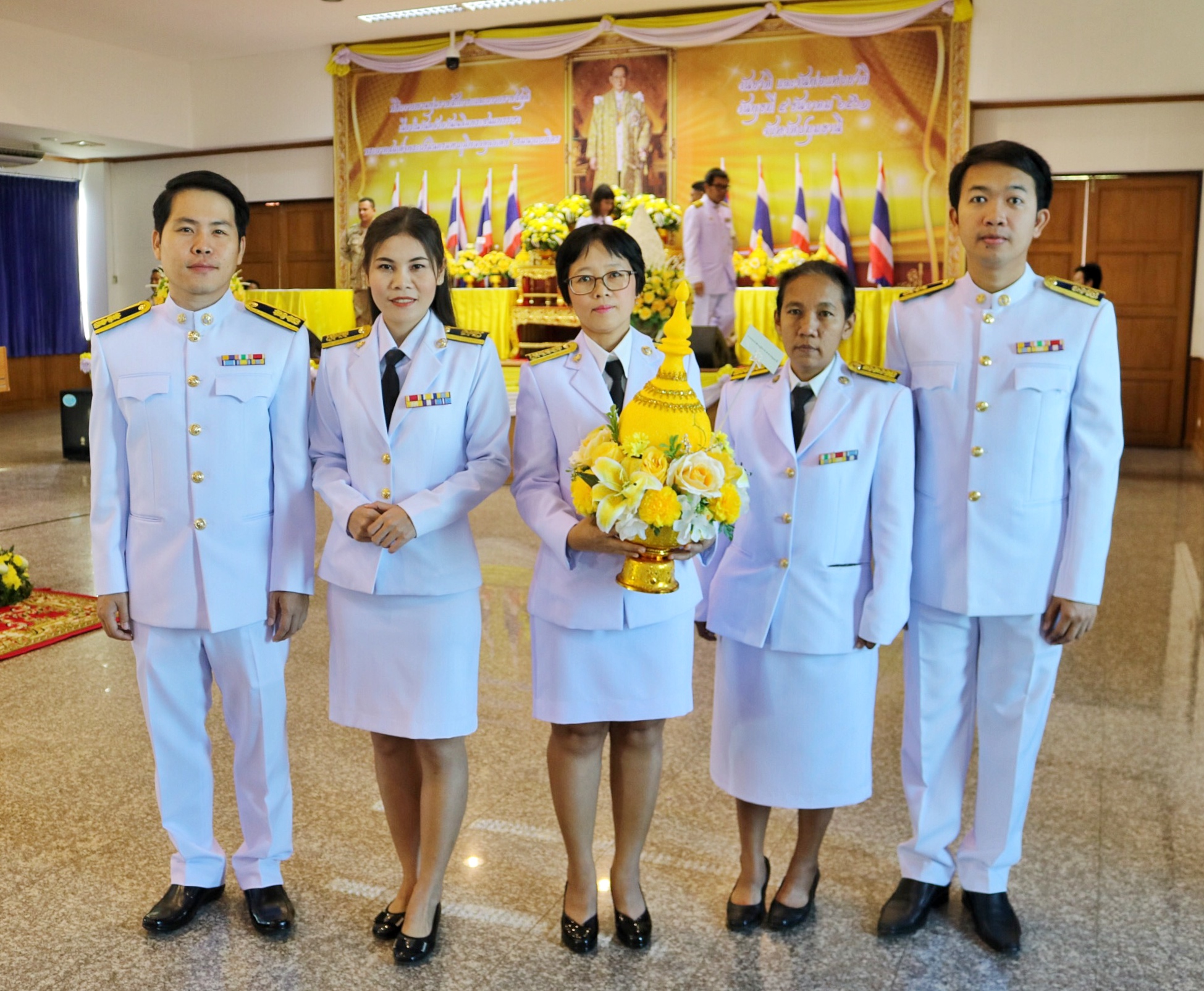 กปภ.สาขาปทุมธานี ร่วมพิธีถวายพานพุ่มราชสักการะ ถวายราชสดุดี ถวายบังคม และทำบุญตักบาตรเนื่องในวันชาติ และวันพ่อแห่งชาติ