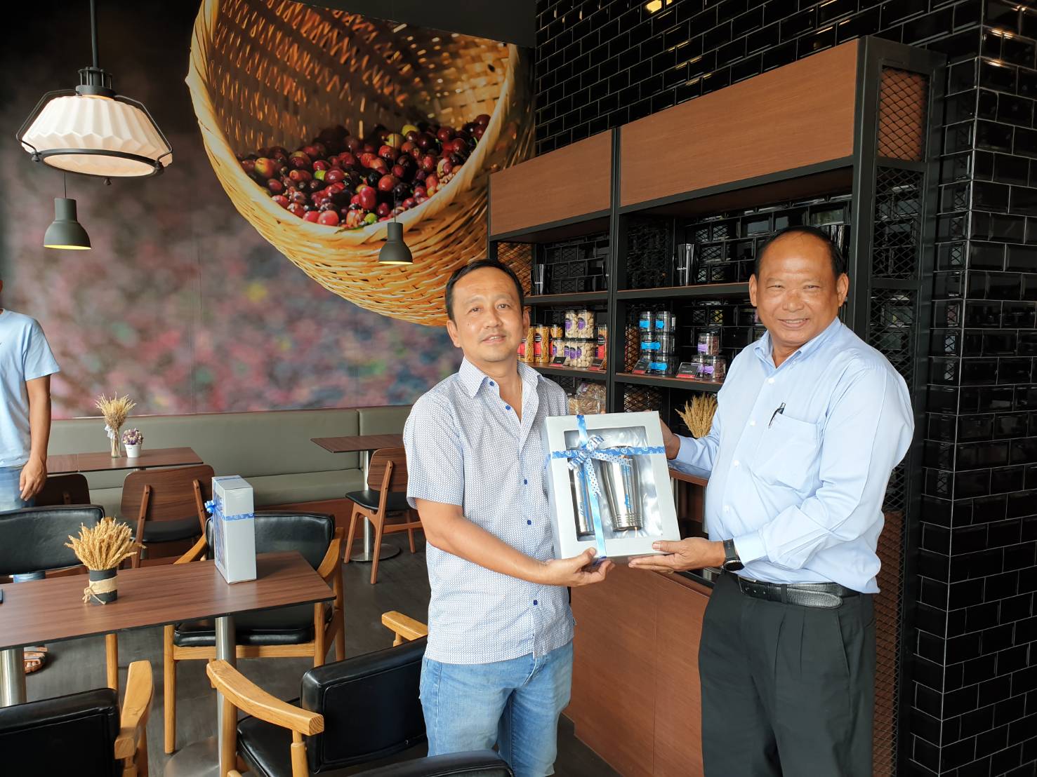 การประปาส่วนภูมิภาคสาขาบางคล้า เข้าพบลูกค้าสวัสดีปีใหม่ พร้อมนำของที่ระลึกไปมอบให้ลูกค้า
