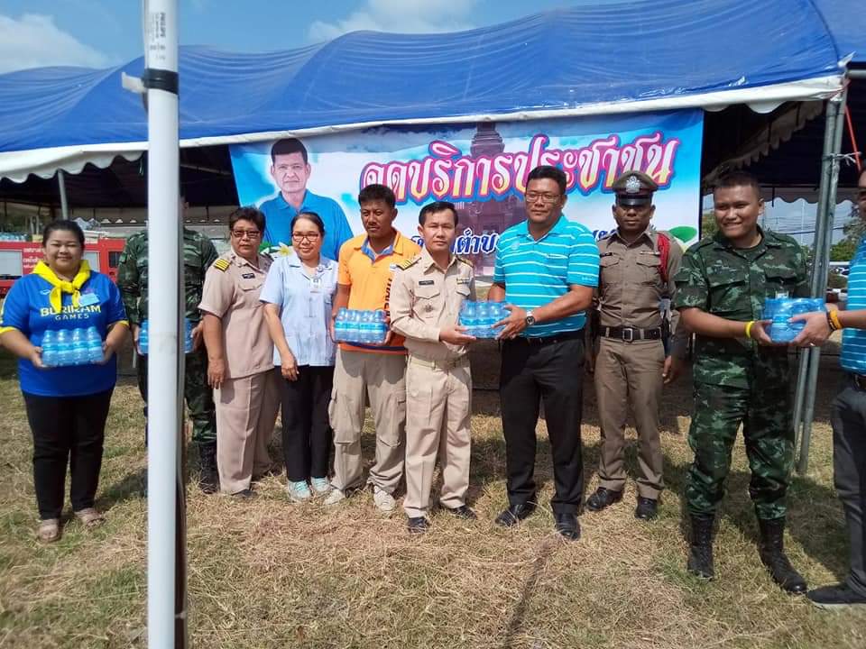 กปภ.สาขาลำปลายมาศร่วมมอบน้ำดื่มให้บริการประชาชนในช่วงเทศกาลวันปีใหม่ 2562