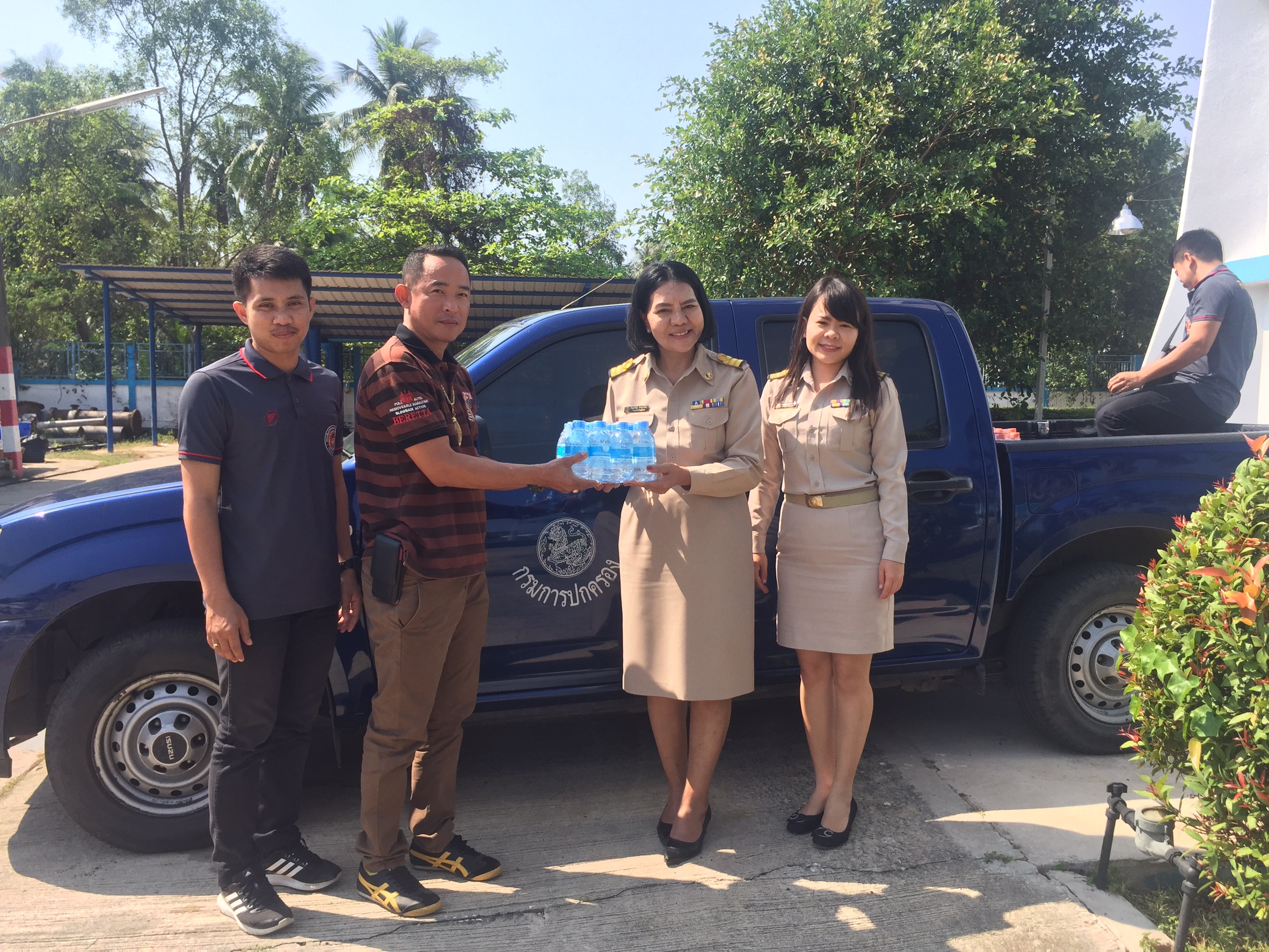 กปภ.สาขาสมุทรสงคราม สนับสนุนน้ำดื่มบรรจุขวดให้กับที่ว่าการอำเภออัมพวา