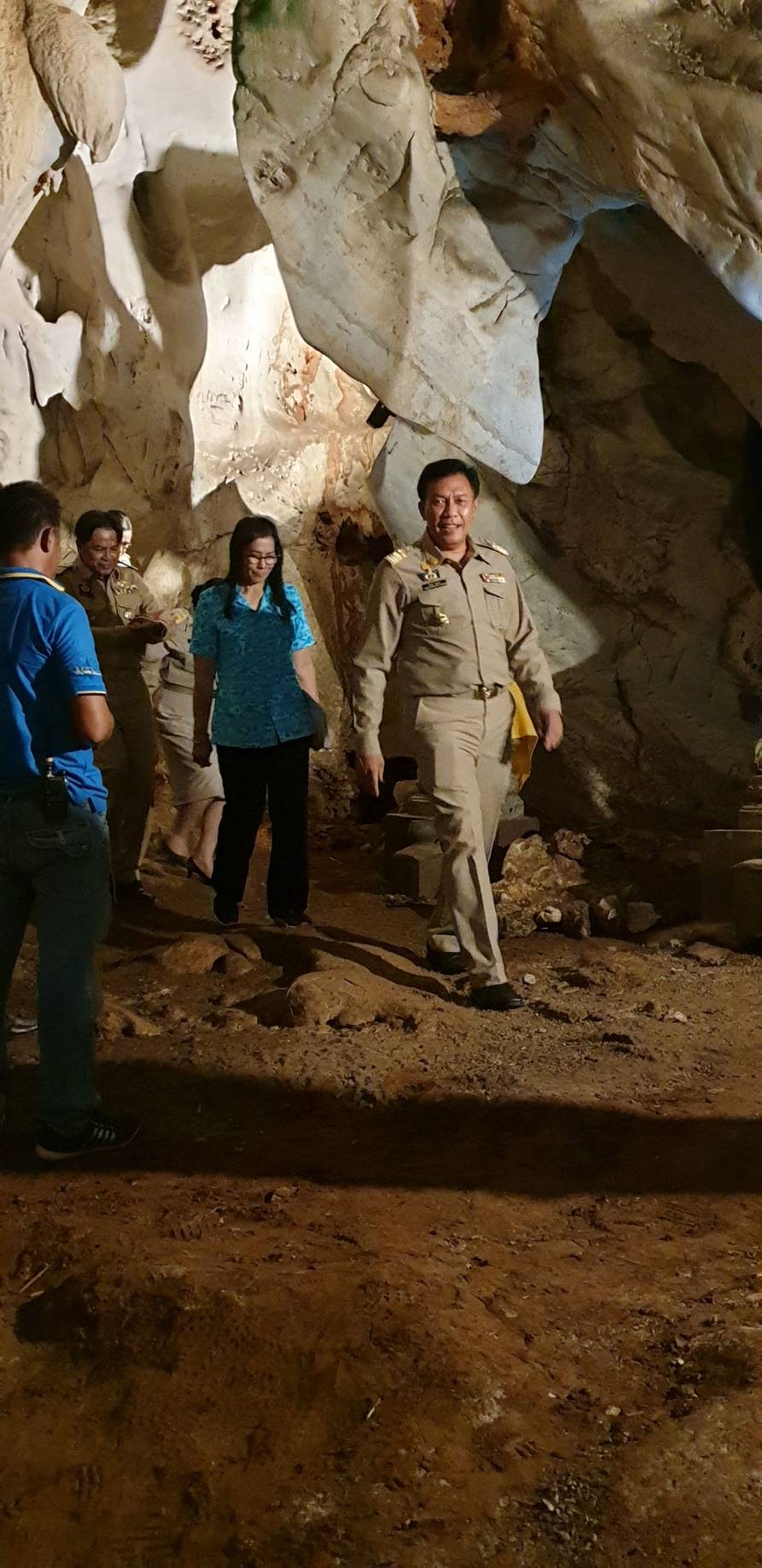 การประปาส่วนภูมิภาคสาขาบางสะพาน เข้าดูสถานที่บ่อน้ำศักดิ์สิทธิ์ บริเวณเขาถ้ำม้าร้อง วัดถ้ำม้าร้อง ต.พงศ์ประศาสน์ อ.บางสะพาน จ.ประจวบคีรีขันธ์