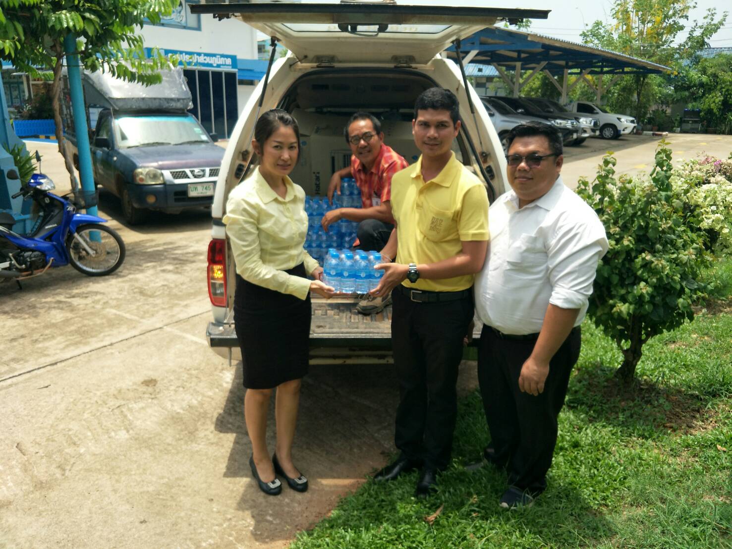 กปภ.สาขากบินทร์บุรี สนับสนุนน้ำดื่มบรรจุขวดตราสัญลักษณ์ กปภ.