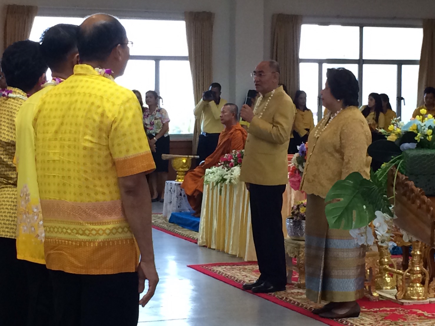 การประปาส่วนภูมิภาคสาขาประจวบคีรีขันธ์ เข้าร่วมพิธี รดน้ำขอพร นายพัลลภ สิงหเสนี ผู้ว่าราชการจังหวัดประจวบคีรีขันธ์
