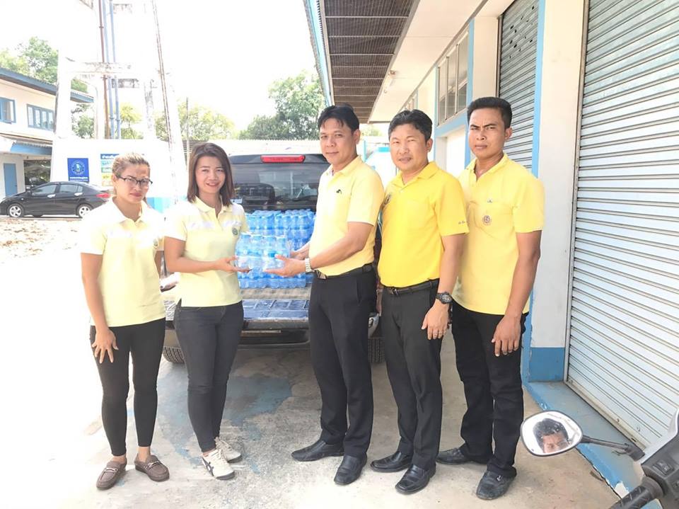 กปภ.สาขาสระแก้ว มอบน้ำดื่มบรรจุขวดตราสัญลักษณ์ กปภ.เพื่อสนับสนุนให้กับโครงการชลประทานสระแก้ว