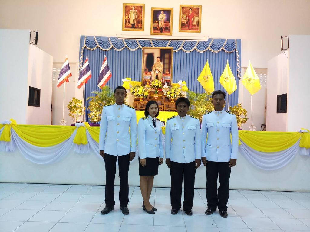 กปภ.สาขากาญจนดิษฐ์ ร่วมพิธีเปิดกรวยถวายราชสักการะหน้าพระบรมฉายาลักษณ์พระบาทสมเด็จพระเจ้าอยู่หัว ในพิธีถวายพระพรชัยมงคล เนื่องในพิธีบรมราชาภิเษก พุทธศักราช 2562