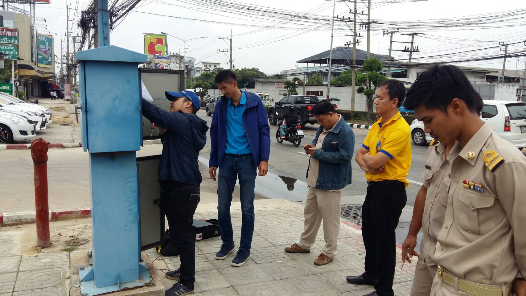 งานบริการ ฯ กปภ.สาขาสมุทรสาคร ลงพื้นที่ตรวจเช็คตู้ DMA เพื่อซ่อมบำรุงชุดอุปกรณ์ควบคุมแรงดันน้ำ
