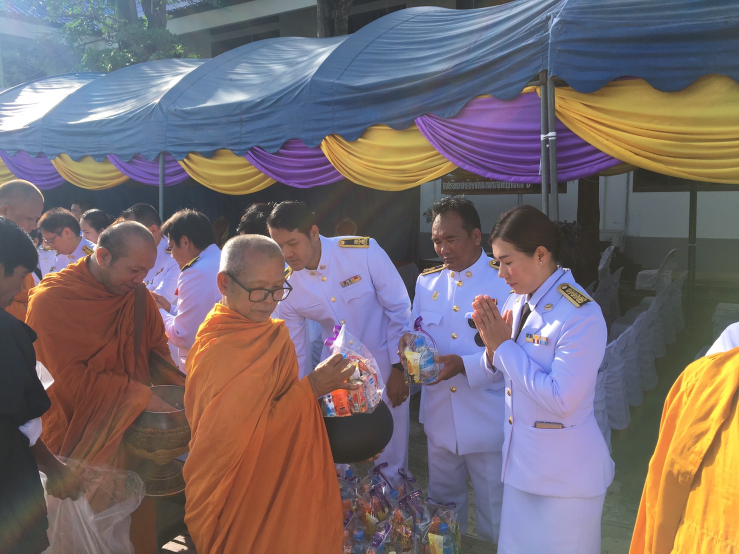 กปภ.สาขาพนมทวน ร่วมพิธีทำบุญตักบาตร และลงนามถวายพระพรชัยมงคล เนื่องในโอกาสวันคล้ายวันเฉลิมพระชนมพรรษา สมเด็จพระนางเจ้าฯพระบรมราชินี