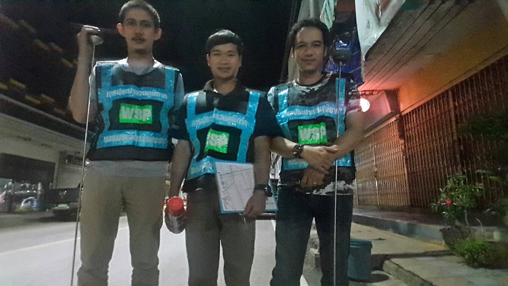 กปภ.สาขากำแพงเพชร ปฏิบัติงานหาท่อแตกรั่ว บริเวณถนนราชดำเนิน1 (ฝั่งซ้าย) ตำบลในเมือง  อำเภอเมือง จังหวัดกำแพงเพชร