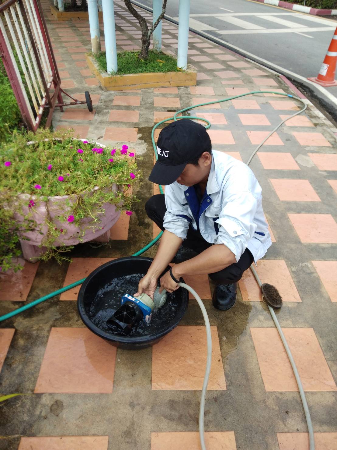 การประปาส่วนภูมิภาคสาขากำแพงเพชร จัดส่งเจ้าหน้าที่ล้างมาตรวัดน้ำขนาด 1 นิ้วขึ้นไป ตามแผนปฏิบัติการเพิ่มปริมาณน้ำจำหน่ายลดปริมาณน้ำสูญเสีย