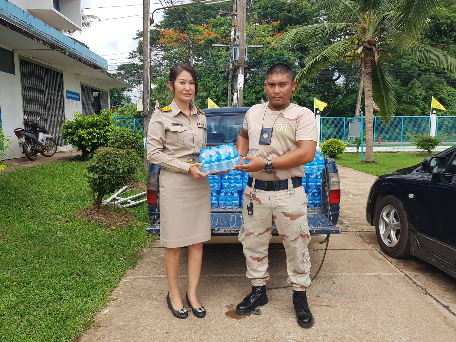 กปภ.สาขากบินทร์บุรี สนับสนุนน้ำดื่มบรรจุขวดตราสัญลักษณ์ กปภ.