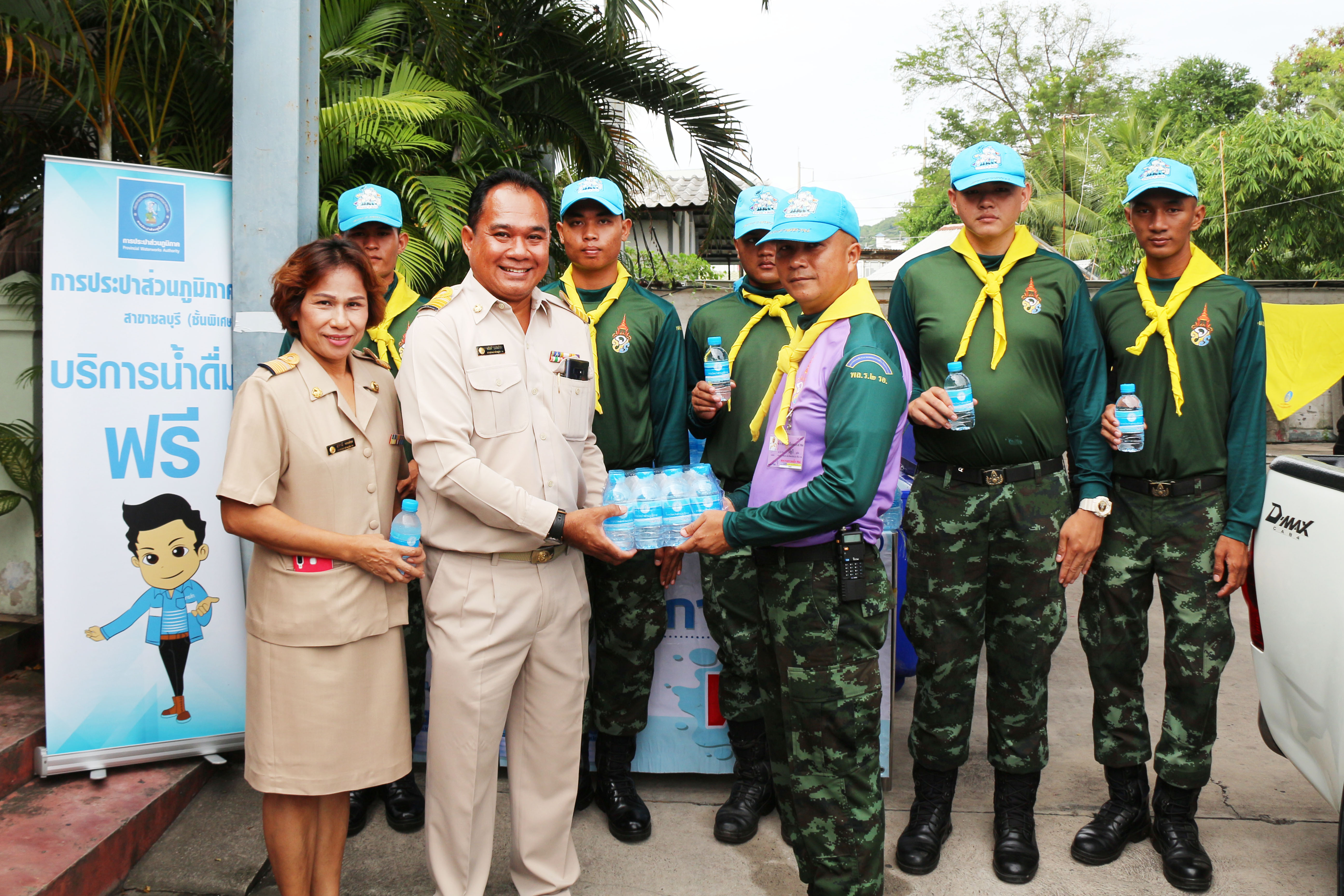 กปภ.สาขาชลบุรี (พ) บริการน้ำดื่ม โครงการอำเภอยิ้ม...เคลื่อนที่