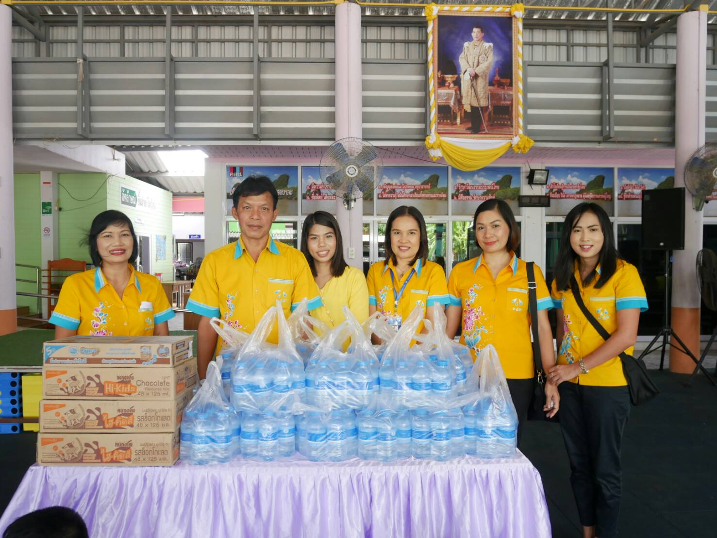 การประปาส่วนภูมิภาคสาขากระบี่ มอบน้ำดื่มบรรจุขวดตราสัญลักษณ์ กปภ. และผลิตภัณฑ์นมกล่องยูเอสที แก่ศูนย์การศึกษาพิเศษจังหวัดกระบี่ เพื่อมอบแก่น้องๆที่มีความพิการและบกพร่องทางร่างกาย
