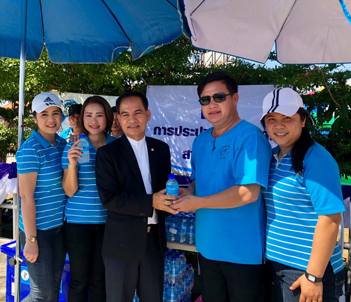 กปภ.สาขาน่าน นำโดยนายเรืองเดช ริกากรณ์ ผู้จัดการการประปาส่วนภูมิภาคสาขาน่าน และพนักงานในสังกัด เข้าร่วมกิจกรรมงานประเพณีแข่งเรือวันออกพรรษา อ.เวียงสา  ชิงถ้วยพระราชทานสมเด็จพระกนิษฐาธิราชเจ้า กรมสมเด็จพระเทพรัตนราชสุดาฯ สยามบรมราชกุมารี ประจำปี 2562 และได้มอบน้ำดื่มบรรจุขวดตราสัญลักษณ์ กปภ. จำนวน 1,200 ขวด เพื่อใช้ในงานฯ ณ บริเวณสะพานข้ามแม่น้ำน่าน (ท่าน้ำบ้านป่ากล้วย) จ.น่าน ในวันที่ 12 ตุลาคม 2562