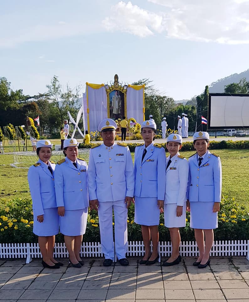 กปภ.สาขาระนอง ร่วมพิธีวางพวงมาลาและถวายบังคม เนื่องในวันคล้ายวันสวรรคตพระบาทสมเด็จพระบรมชนกาธิเบศร มหาภูมิพลอดุลยเดชมหาราช บรมนาถบพิตร