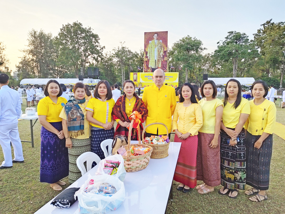กปภ.สาขาอุบลราชธานี ร่วมพิธีทำบุญตักบาตร พิธีถวายพานพุ่มดอกไม้และถวายบังคม  เนื่องในวันพ่อแห่งชาติ ประจำปีพุทธศักราช 2562
