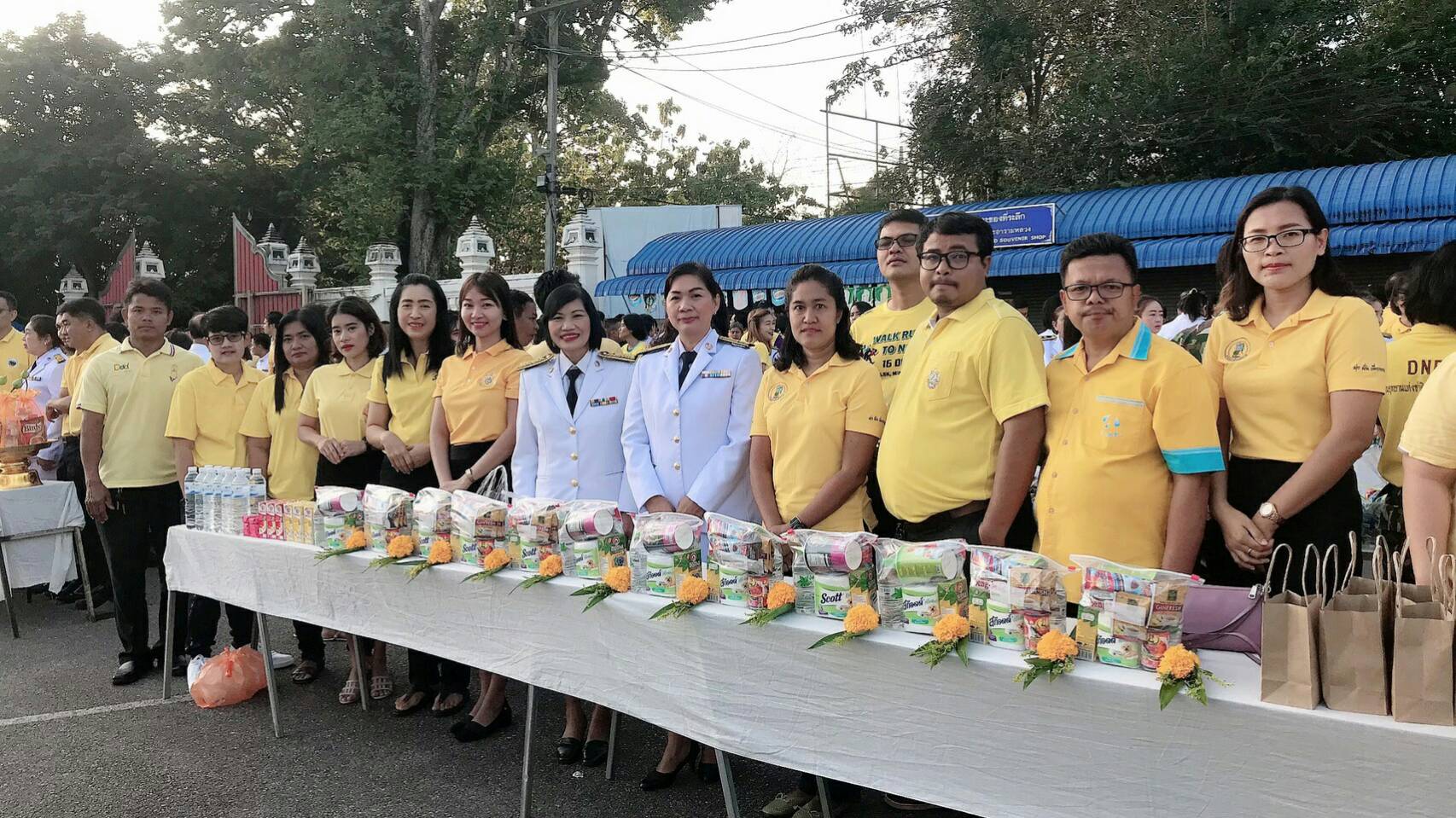 การประปาส่วนภูมิภาคสาขากระบี่ พร้อมใจกันทำบุญตักบาตรอุทิศถวายแด่พระบาทสมเด็จพระบรมชนกาธิเบศร มหาภูมิพลอดุลยเดชมหาราช บรมนาถบพิตรด้วยสำนึกในพระมหากรุณาธิคุณ
