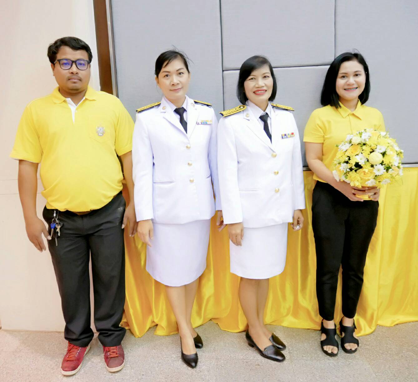 การประปาส่วนภูมิภาคสาขากระบี่ ร่วมพิธีถวายพานพุ่มดอกไม้และถวายบังคม เนื่องในวันคล้ายวันพระบรมราชสมภพของ พระบาทสมเด็จพระบรมชนกาธิเบศร มหาภูมิพลอดุลยเดชมหาราช บรมนาถบพิตร วันชาติ และวันพ่อแห่งชาติ