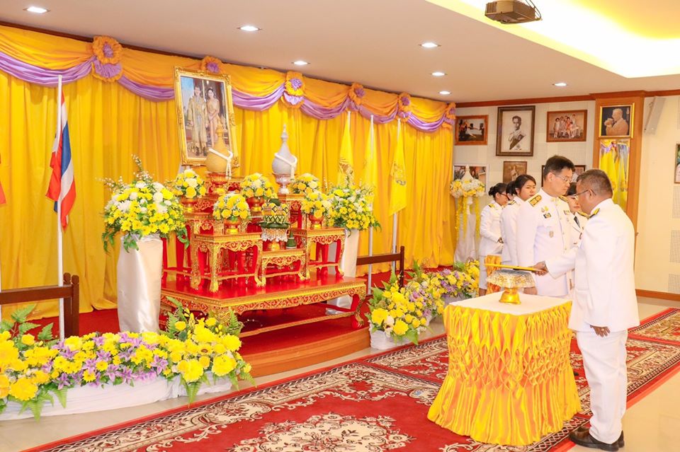 กปภ.สาขาสมุทรสงคราม เข้าร่วมพิธีรับพระราชทาน พระบรมฉายาลักษณ์ พระบาทสมเด็จพระเจ้าอยู่หัว และสมเด็จพระนางเจ้าฯ พระบรมราชินี เนื่องในโอกาสมหามงคลพระราชพิธีบรมราชาภิเษก พุทธศักราช 2562