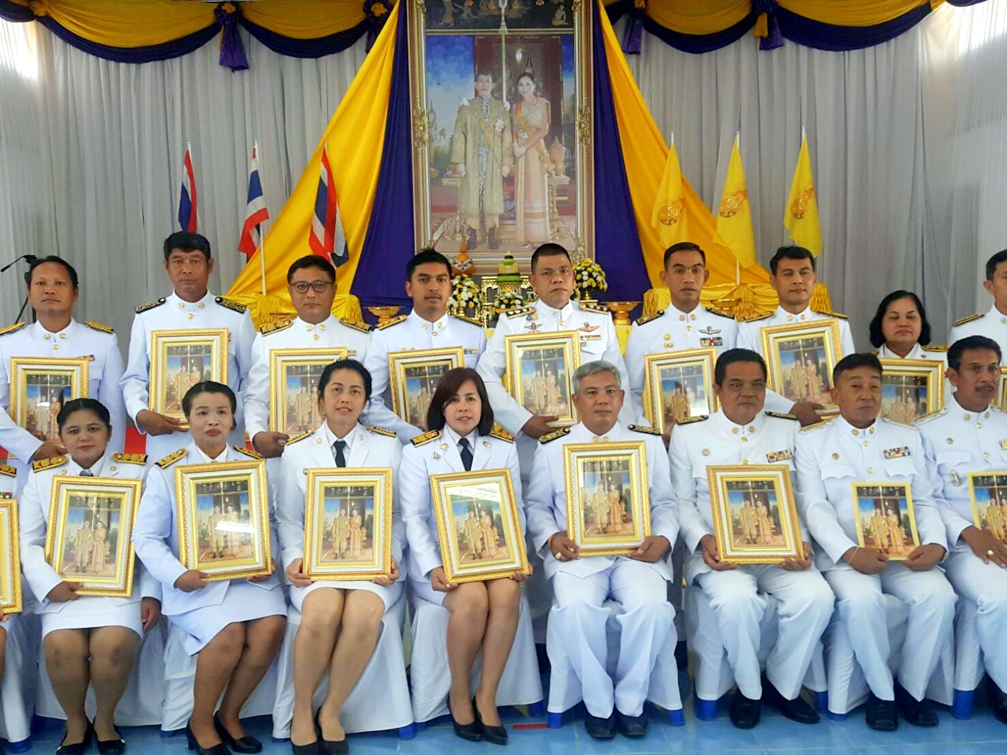 การประปาส่วนภูมิภาคสาขาอ่าวลึก เข้ารับพระราชทานพระบรมฉายาลักษณ์ พระบาทสมเด็จพระเจ้าอยู่หัวและสมเด็จพระนางเจ้าฯ พระบรมราชินี เนื่องในโอกาสมหามงคลพระราชพิธีบรมราชาภิเษก พุทธศักราช 2562