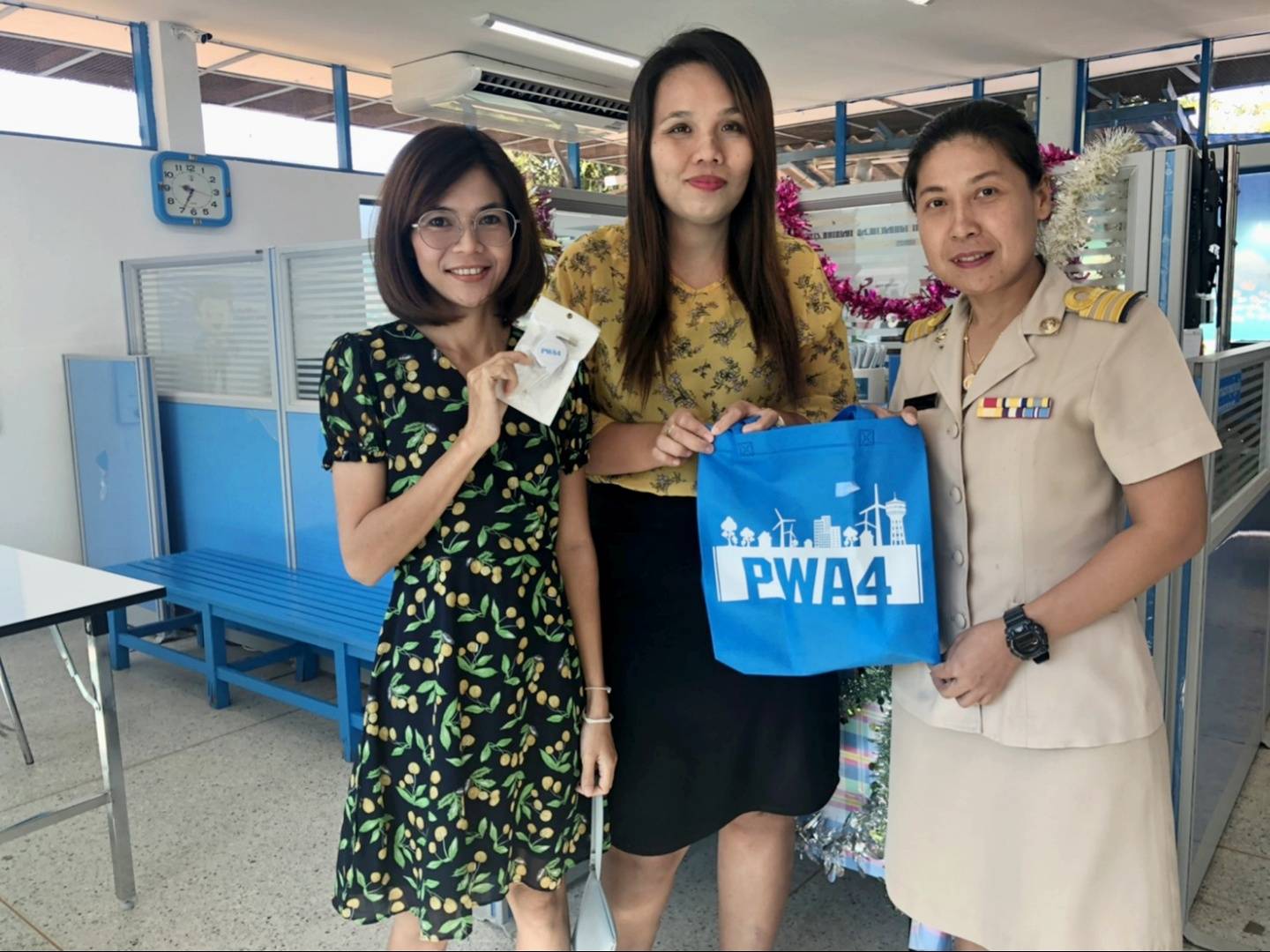 กปภ.สาขาอ่าวลึกจัดกิจกรรมประชาสัมพันธ์จ่ายปุ๊บ-รับปั๊บโดยการชำระค่าน้ำประปาตั้งแต่วันที่ 2 - 10 มกราคม 2563 เพื่อรับของที่ระลึก
