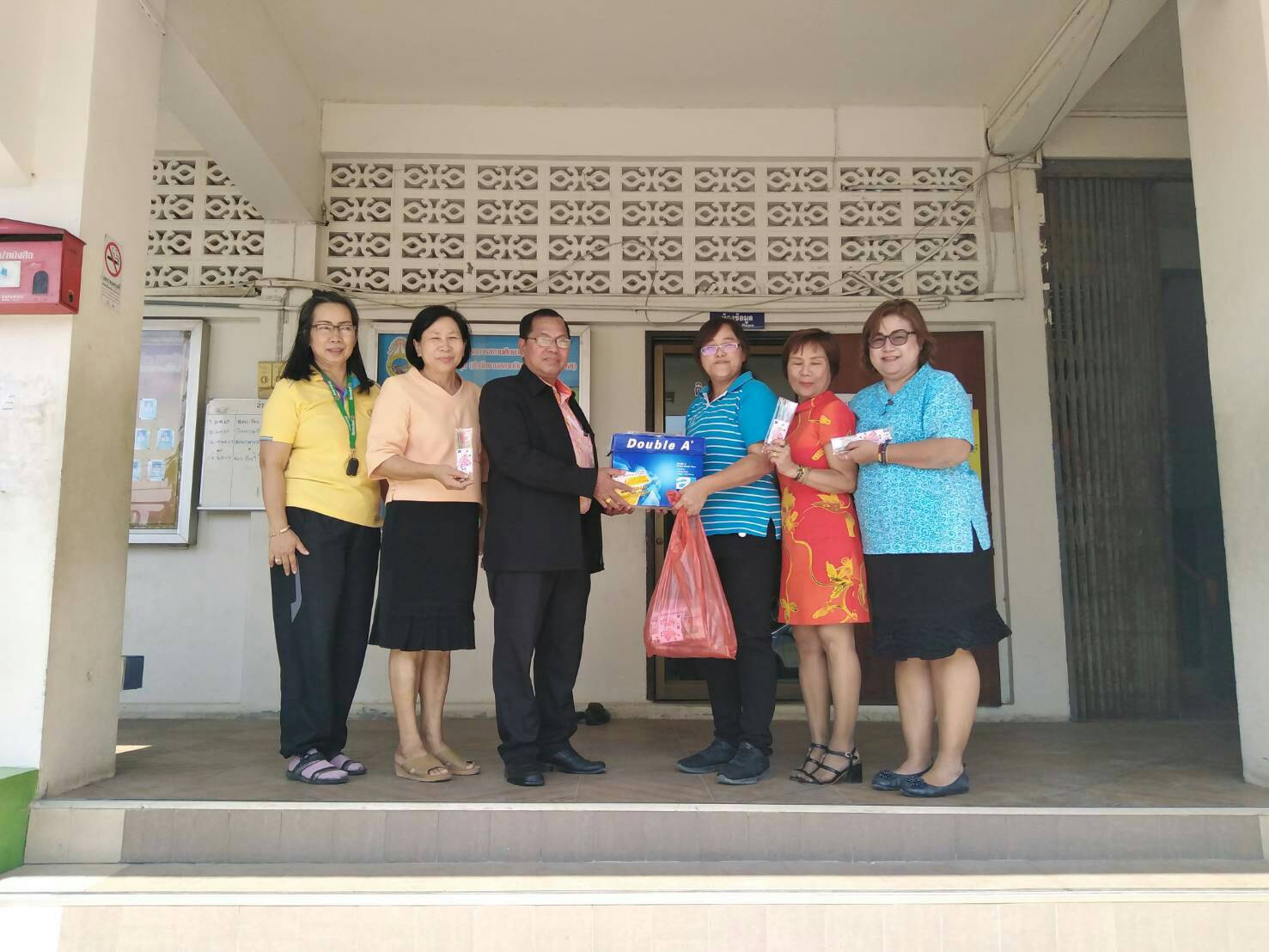 การประปาส่วนภูมิภาคสาขาพระพุทธบาท  มอบอุปกรณ์การเรียนเพื่อใช้ในกิจกรรมวันเด็กแห่งชาติ 2563