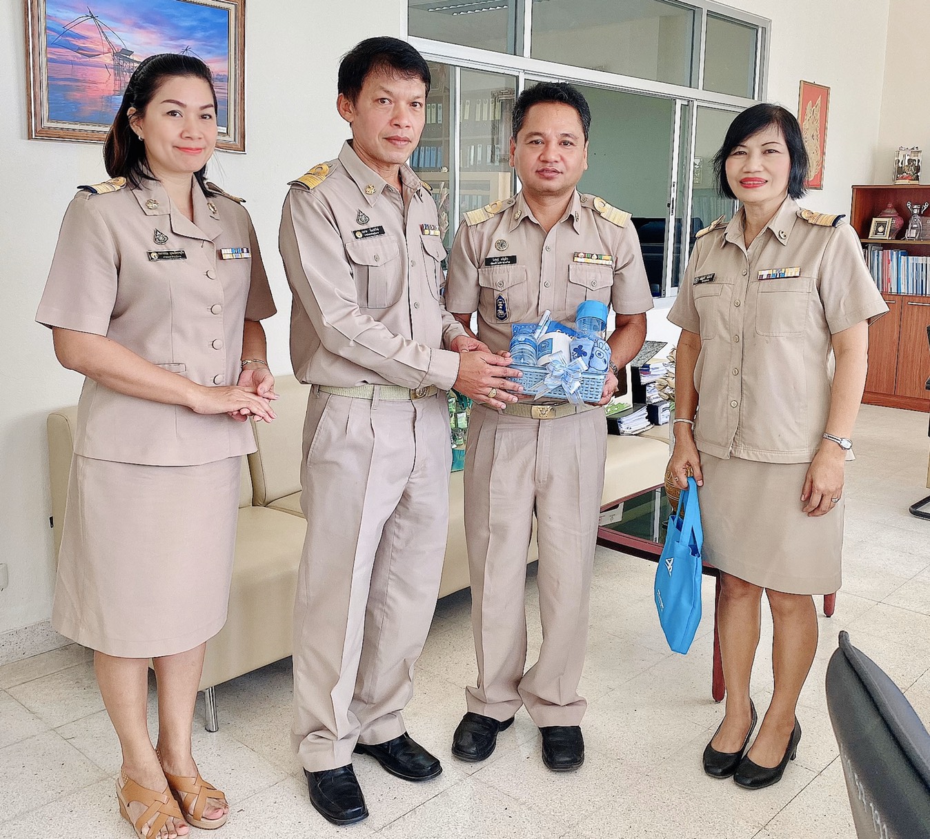 การประปาส่วนภูมิภาคสาขากระบี่  ร่วมสวัสดีปีใหม่แด่นายกองค์การบริหารส่วนตำบลอ่าวนาง และนายกองค์การบริหารส่วนตำบลหนองทะเล พร้อมหารือแนวทางในการที่จะใช้น้ำจากคลองหนองทะเล ต.หนองทะเล อ.เมืองกระบี่ จ.กระบี่ เพื่อเป็นแหล่งน้ำดิบสำรองในช่วงฤดูแล้งและสภาวะฝนทิ้งช่วง